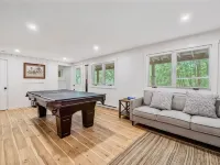 Hot Tub + Pool Table + Resort Access + Fast Wifi Hotels in Campton