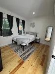 Charming 3-bedroom apartment in superb Schenectady with AC