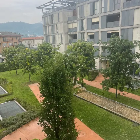 Close to downtown Como, free parking. Convenient for Switzerland.