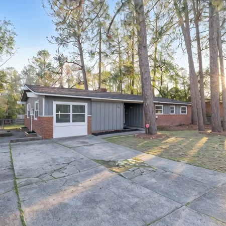 Forest Estates Lodge - Spacious + Available NOW!