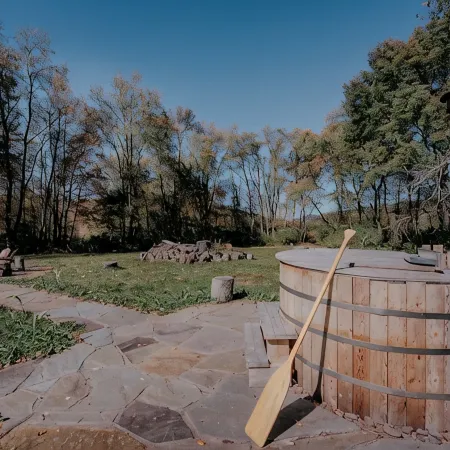 Group Getaway: Sleeps 15, 11 Priv Acres, Wood fire hot tub, sauna, karaoke