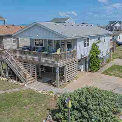 Counting Pelicans + Ocean View + Pelican Hunt in Kill Devil Hills, NC Hotel Exterior