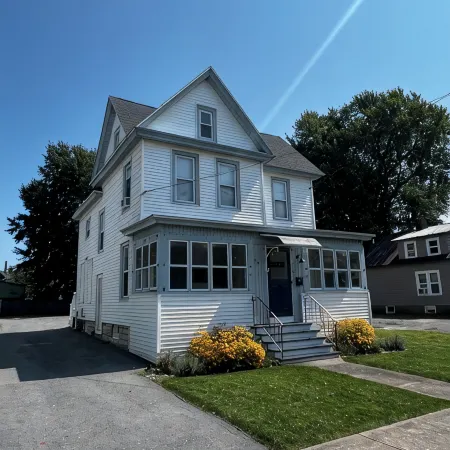 1000 Islands Home with River View and Close Proximity to Antique Boat Museum