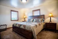 Comfy Gathering Place for Friends or Family! - 4-Star