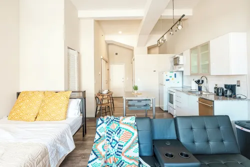 Cozy Apartment in Charming Cincinnati with fitness room, WiFi, Ac