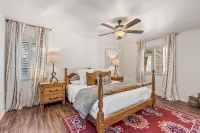 Large Spanish Villa ~ Sleeps 14~ Gym ~ GameRm~ Pool ~ Views