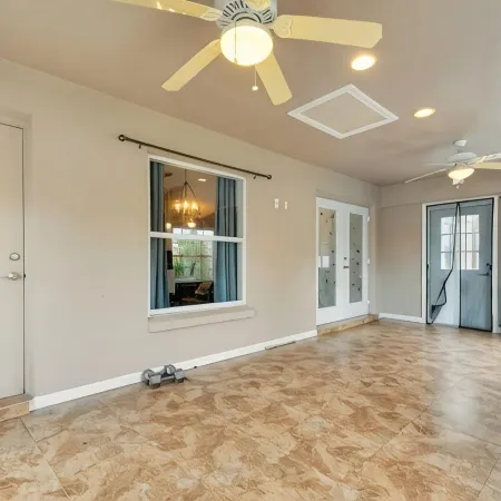 Family Fun Haven: 3 Bed/2 Bath/6 Mi to Legoland/Pet Friendly!