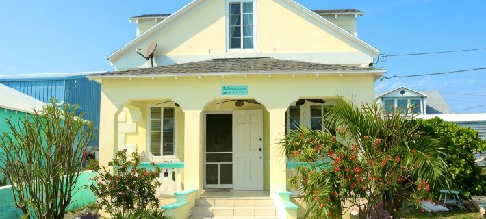 Waterfront Cottage in Spanish Wells' protected harbor Hotels in Spanish Wells