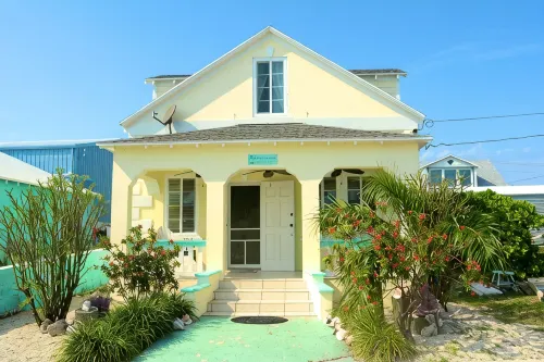 Waterfront Cottage in Spanish Wells' protected harbor - WiFi