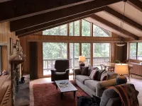 Mountain cabin with fireplace. Minutes away from Shaver Lake and China Peak. - 샬레 호텔