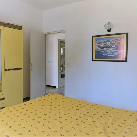 Large Air-Conditioned Apartment on a Breeding Estate.  Exceptional Panorama.