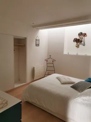 House 75m2 air-conditioned + garage, all comforts, located medieval center Cahors. - Wi-Fi
