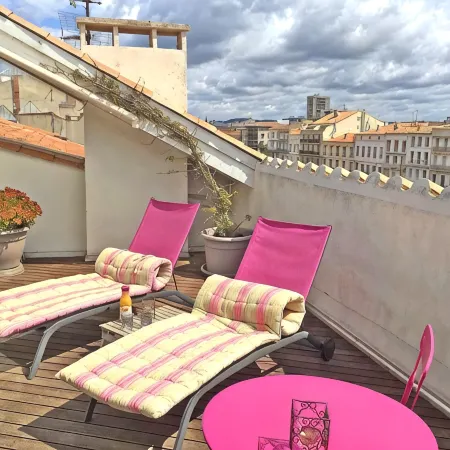 Contemporary bright apartment on Quai Royal with large terrace Sèt Hôtels à : Sète