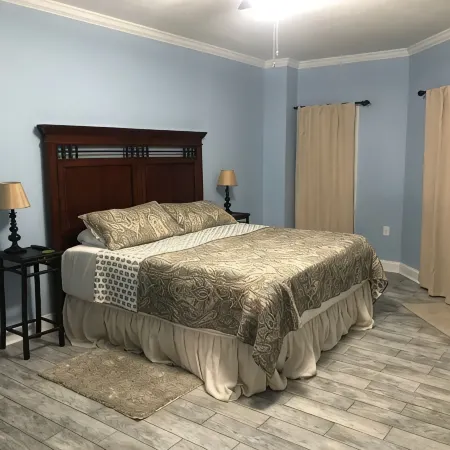 3 BR/3BA -- Perfect for Couples' Retreat or for Families -- Pets Welcome