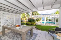 The Cayman Condo @ Coconut Bay - Island vibes, ocean views, diving & beaches...