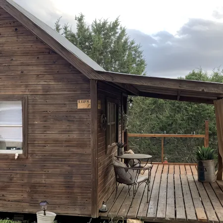 Romantic Cabin: Hot Tub, Pet Friendly, 2m Whitewater, Concierge, Private Driver