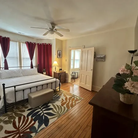Charming Waterfront Home: Spacious, Modern, Near Attractions & Universities