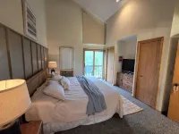 Lake-Golf-Ski Condo  w/ Great Views & Boat Parking - 4-Star