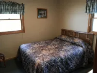 Waterfront 3 Bedroom Cottage on Beautiful Lake Nokomis - Wi-Fi