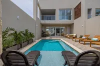 High-End Villa ~ Walk to Beach ~  Private Pool ~ Ocean View - Private Pools