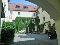 Citycastle in centre of town, 4guests, parking, internet2-3bedrooms, 90sqmtr.