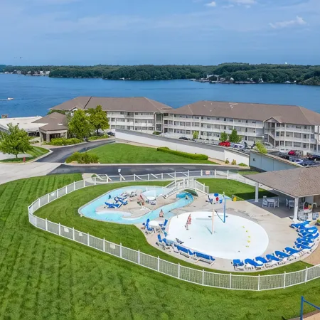 Believe the 275+ 5 star reviews! Main waterfront & boat slip, Ice cream machine.