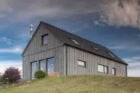Cuillrigh - Luxury house with Loch Portree & Cuillin Mountain views