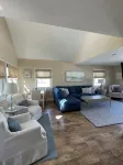 Unbeatable location - 4 houses to beach, 5BR, 3BA, walkability! - ビーチサイド