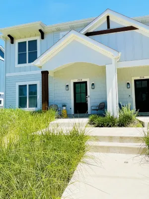 NEW! Hot Tub! Short Walk to Sheridan Beach. Free Parking!