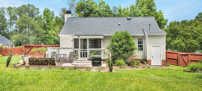 Quaint Cottage of Holly Springs Hotels in Wake County