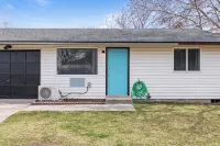 Cozy & Quiet - KING Bed - Full Kitchen - 6 Minutes to Kadlec, 5 miles to PNNL. - 4-Star