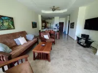Hacienda Iguana 2 bdrm 2 bth Surf Condo w/pool - Homestays