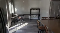 Pet Friendly spacious home. Close to everything - 3성급