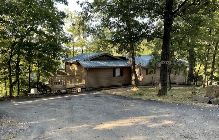 Lakefront Smith Lake Retreat - Private Dock, Paddleboards, Sleeps 8
