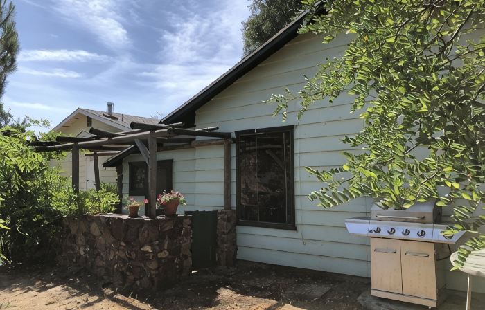 Private Cottage “Storybook Barn”