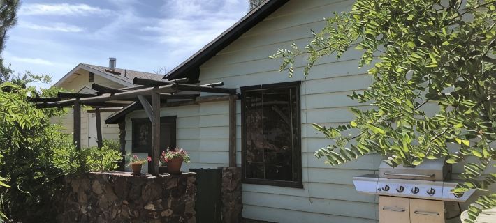 Private Cottage “Storybook Barn” Hotels in Julian