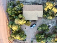 Comfy, Cozy Cabin in the Mountains with a large front porch. Pet-Friendly! 헤버 호텔