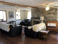 The Flat above Horn O Plenty Freshtaurant - Homestays