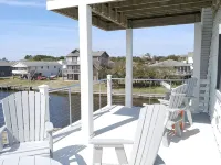 Sounds Groovy Obx: Waterfront Home with Dock - Boutique