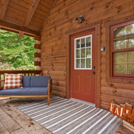 Cozy Hocking Hills Cabin on 20 private acres! Only 7 miles from State Park! Hotels in Hocking County