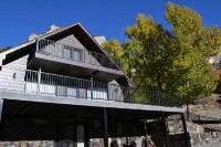 Luxurious Lodging in the Wind River Canyon - Homestays