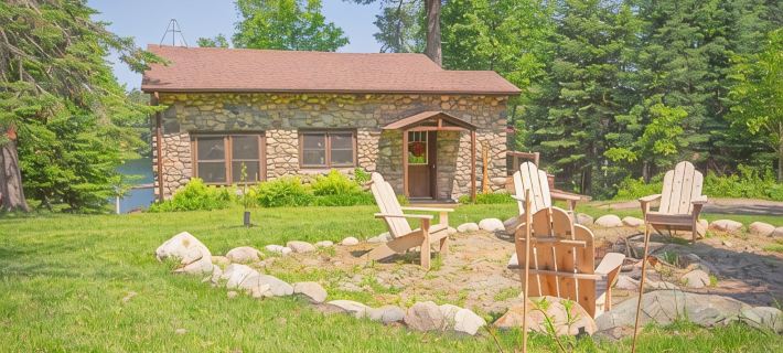 Cozy Stone Cottage overlooking Smith Lake 이타스카 카운티 호텔