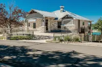Spacious Lake Travis retreat with stunning views and huge gameroom!
