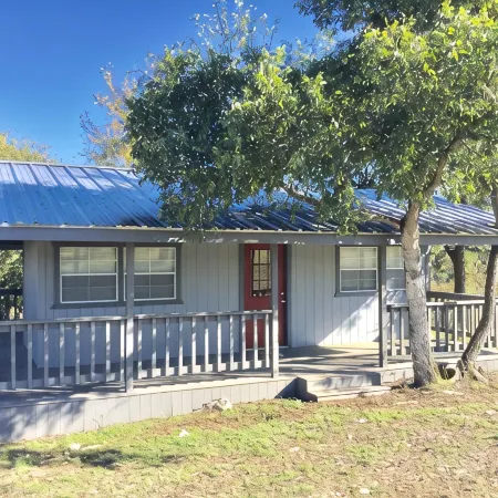 Cute cabin overlooking Spring Creek