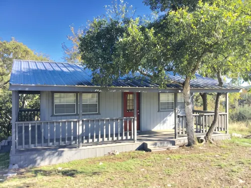 Cute cabin overlooking Spring Creek