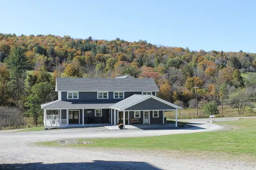 Farmhouse - Family Favorite on 220-acres - Homestays