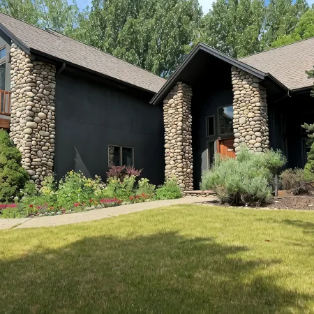 Ski • Soak • Golf -Comfortable Home Upscale Neighborhood Best Location