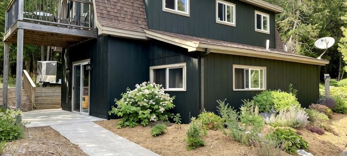 Beautiful Vacation Home On Lake Huron - WiFi, Beach Fire Pit, Bridge View Hotels in Saint Ignace