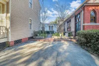 Cozy & Clean, Pet Friendly Belvedere Cottage, 2 blocks to Forsyth Park. - Country Houses