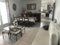 Maison Avec Grande Piscine Individuelle
